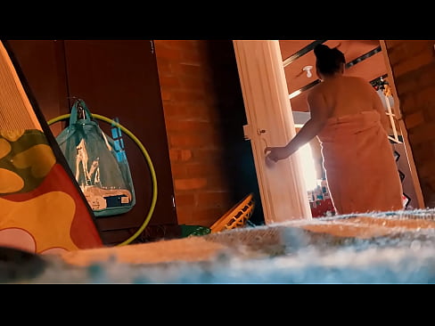 ❤️ Myn omke folget my yn 'e dûs, hy neukt my wylst ik dûs. ❤️❌ Harde porno by wy ☑